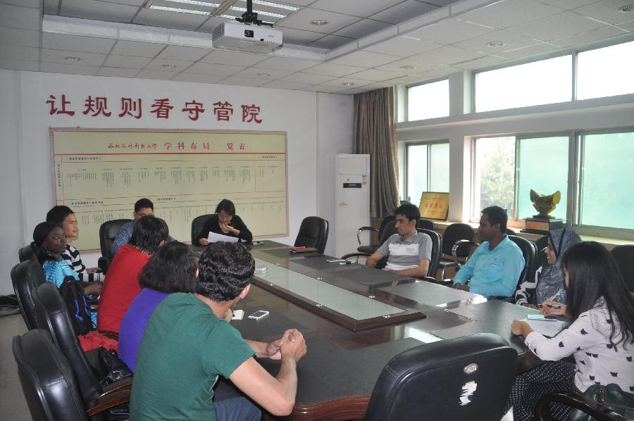 赵敏娟经理介绍公司情况.jpg